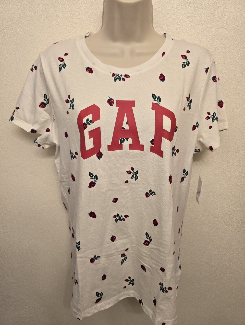 NWT GAP Ladies Strawberry-Print Logo Short Sleeve T-Shirt